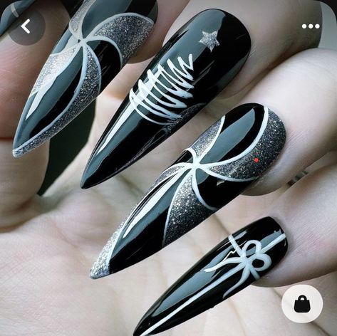 Gothmas Nails, Edgy Christmas Nails, Gothic Christmas Nails, Black Christmas Nail Designs, Black Christmas Nails, Nail Art Noel, Horror Nails, Nails Art Designs, Witchy Nails