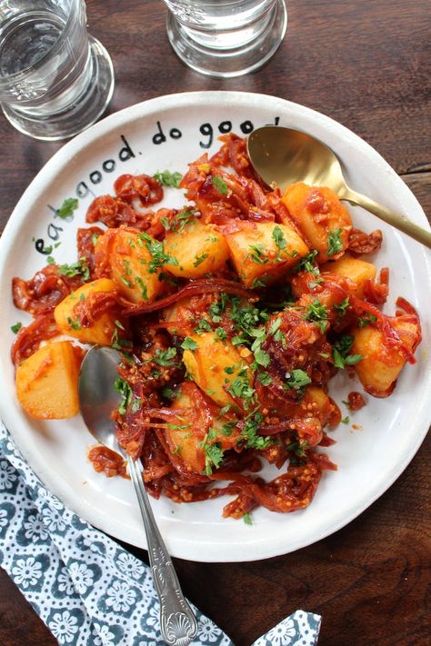 Leftover Bombay Potatoes | Oddbox Salted Baked Potato, Bombay Potato Recipe, Bombay Potatoes, Butter Carrots, Sweet And Spicy Sauce, Cheese Stuffed Peppers, Salad Leaves, Cottage Pie, Chops Recipe