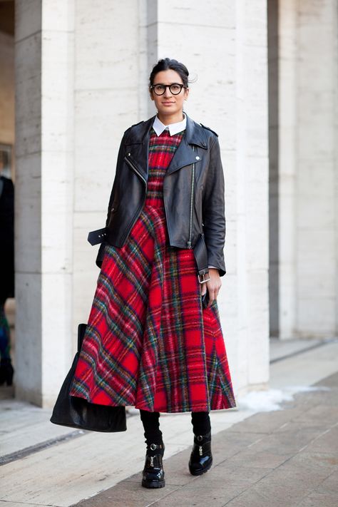 fashion week fall 2014 Tartan Fashion, Net Fashion, Winter Attire, Nyfw Street Style, Ladies Wear, Biker Jackets, Tartan Dress, Style Punk, Vestidos Vintage