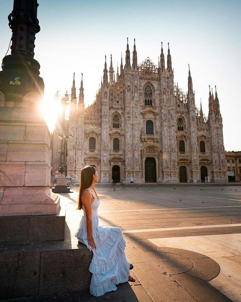 Milan Cathedral Photo Ideas, Duomo Photo Ideas, Milan Photoshoot Ideas, Duomo Di Milano Photo Ideas, Milan Instagram Pictures, Milano Photo Ideas, Milan Photo Ideas, Milan Photoshoot, Milan Photos