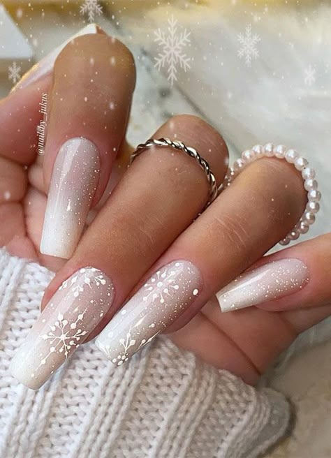 Christmas Snowflakes Nails, Festive Nail Designs, Festive Nails, Nails Heart, Nails Coffin Short, Nails Ombre, Subtle Nails, Christmas Nails Easy, Nails Design With Rhinestones