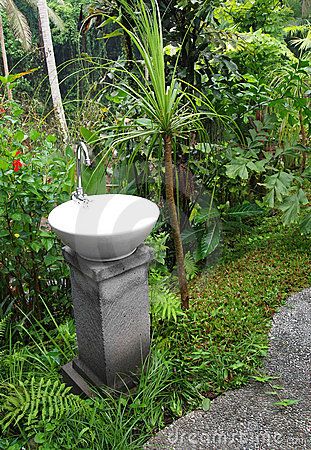 Wash basin with tap, outdoor garden Wash Basin Ideas Outdoor, Outside Wash Basin Ideas, Garden Wash Basin, Courtyard Wash Basin, Garden Sinks Outdoor Diy, Outdoor Basin Sink Ideas, Garden Sink Ideas, Garden Basin Outdoor Sinks, Garden Hand Wash Basin