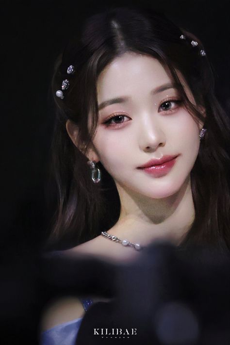 jang wonyoung ive iz*one © kilibae_0913 Wonyoung Blue Eyes, Wonyoung Eye Makeup, Ive Wonyoung Makeup, Wonyoung Eyes, Wonyoung Selfie, Korean Wedding Makeup, Wonyoung Makeup, Ive Concert, Makeup Cantik