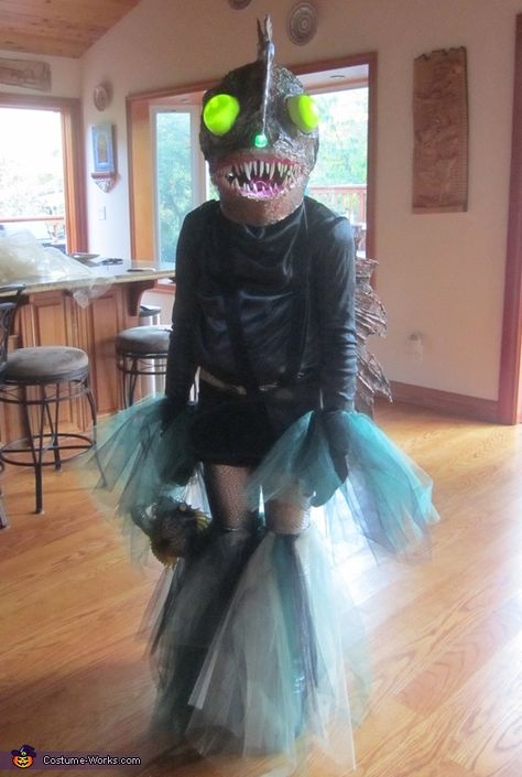 Carolee: My 11-year-old daughter, Isabel, has had a fascination with the Angler Fish ever since she saw it on the BBC Blue Planet series (age 5?). Last year she did a... Fish Costume Diy, Angler Fish Costume, Under The Sea Costumes, Sea Creature Costume, Female Angler, Sea Costume, Fish Costume, Costume Works, Cool Fish