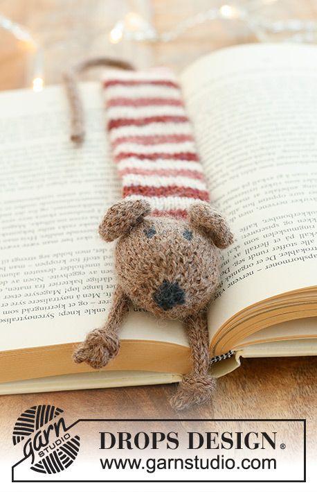 Library Mouse / DROPS Extra 0-1576 - Gratis strikkeopskrifter fra DROPS Design Cat Knitting Patterns Free, Knitted Bookmarks Easy, Bookmark Knitting Pattern, Easy Toy Knitting Patterns Free, Knit Bookmark Pattern, Knitted Bookmarks Free Patterns, Knitted Animals Free Patterns Easy, Knitted Christmas Gifts, Knitted Bookmarks