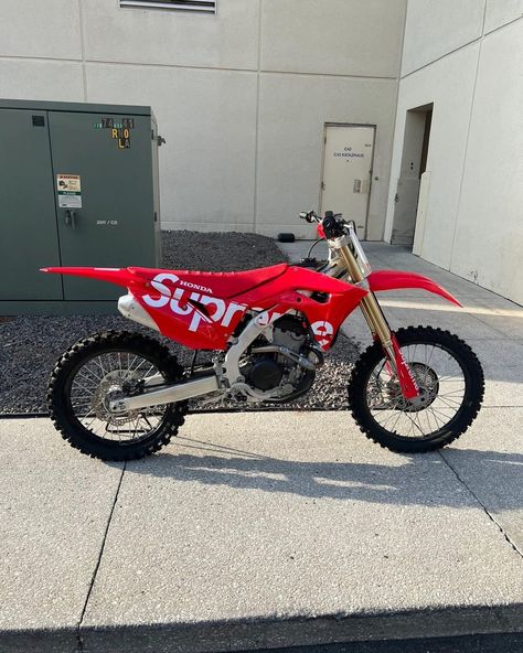 Cool Dirt Bikes, Motorcross Bike, Honda Crf, Bike Art, Dirt Bikes, Vroom Vroom, Bike Life, Dirt Bike, Motocross