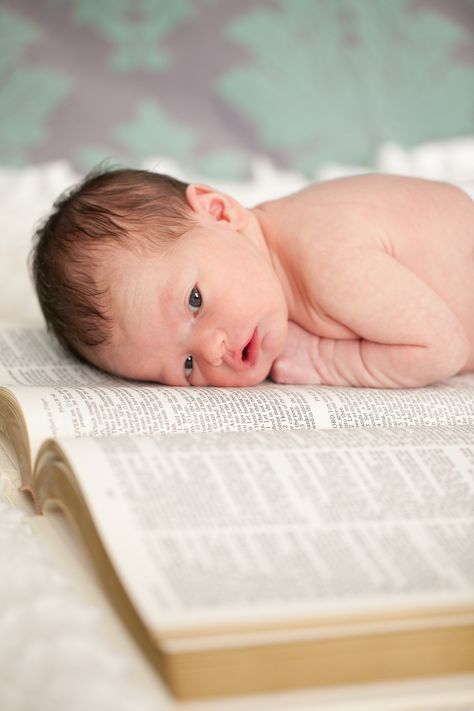 Bible and Baby pic idea...... So cute! This is a pic I would like to take with little Nathaniel James Cain. Newborn Baby Boy Photography, Valentines Photos, Christening Photos, Baptism Photos, Foto Newborn, Bella Photography, Baby Pic, Newborn Baby Photoshoot, Baby Boy Photography