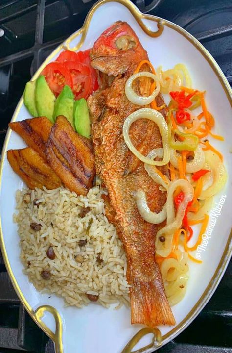 Escovitch Red Snapper|Gungo Rice & Peas|Sweet Fried Plantain|Tomato|🥑 Whole Fish Recipes, Rice Peas, Fried Plantain, Snapper Recipes, Food Vacuum Sealer, Carribean Food, Jamaican Dishes, Haitian Food Recipes, Fish Recipes Healthy