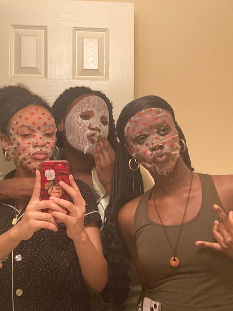 Skincare Night With Friends, Black Sleepover Aesthetic, Skincare With Friends, Dorm Sleepover, New Years Sleepover Ideas, Sleepover Friends Aesthetic, Two Person Sleepover Ideas, Sleepover With Friends Aesthetic, Black Girlhood Core