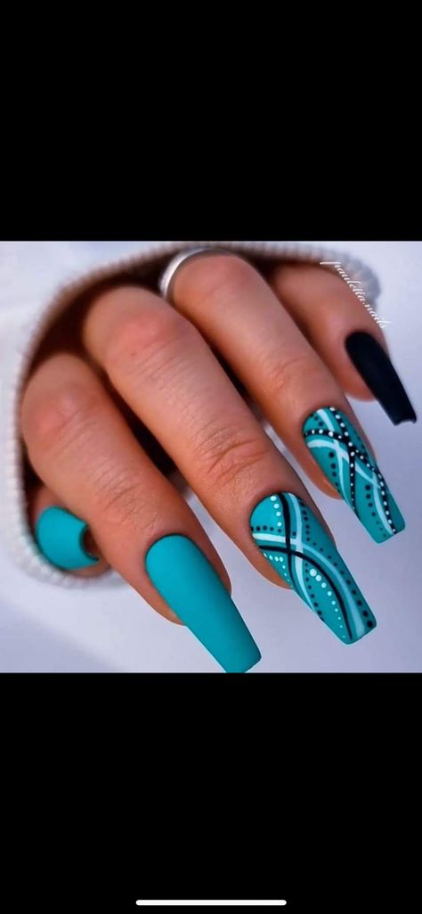 Turquoise And Purple Nails Design, Scroll Nail Art, Teal Black And White Nails, South Carolina Nails, Tourquise Nails Design Short, 90s Nail Designs Art Ideas, Teal Fall Nail Designs, Country Nails Ideas, Black Teal Nails