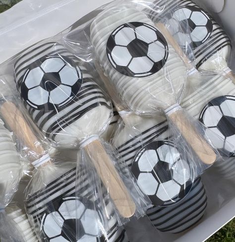 Soccer cakesicles ⚽️ Can do any sport with your team colors! DM me to place an order! 🏀⚾️🏈 #cakesicles #soccer #soccertreats #treatmaker #dipped #dippedtreats #chocolovers #chocolatedipped #shopsmall #desserts #hanford #visalia Soccer Cakesicles, Soccer Treats, Placing An Order, Place An Order, April 13, Chocolate Dipped, Birthday Cakes, Team Colors, Dm Me