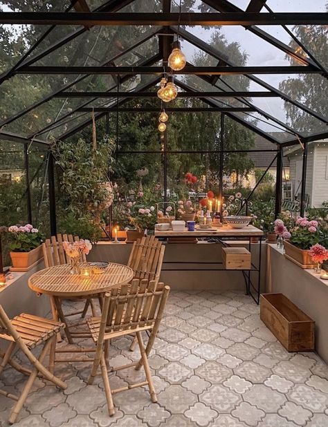 Greenhouse Cafe, Deco Studio, Backyard Greenhouse, Have Inspiration, Dream House Rooms, House Goals, Greenhouses, Pretty House, Dream House Decor