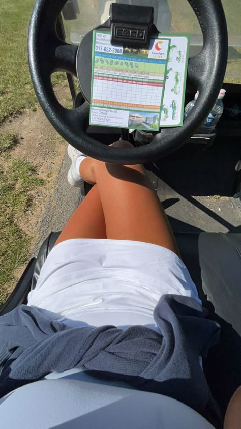 Bev Cart Girls Golf, Cute Golf Pictures, Golf Wife Aesthetic, Golf Instagram Pictures, Golfing Instagram Pictures, Vintage Golf Aesthetic, Golf Motivation, Golf Picture Ideas, Golf Girl Aesthetic