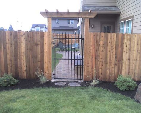 Wooden Gate Designs, Iron Fence Gate, Fence Metal, Metal Garden Gates, Wooden Gate, Side Yard Landscaping, Metal Gate, Farmhouse Renovation, Wood Gate