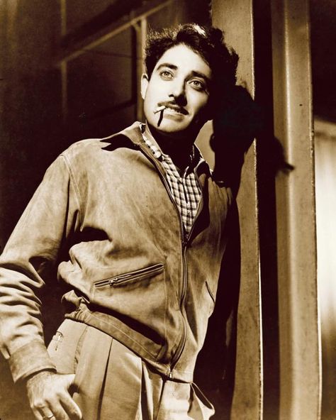 Old Actress Indian, Raaj Kumar, Mumbai Police, Bollywood Retro, Old Film Stars, Bollywood Pictures, Film Icon, Retro Bollywood, Bollywood Cinema