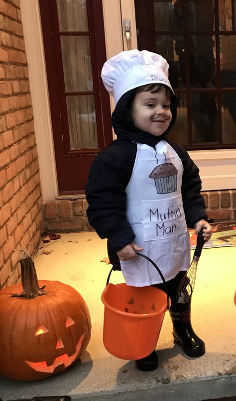 Apron and hat bought off a Amazon. Just used permanent markers to design. Eyeliner mustache. He was a huge hit! (He asked to be this by the way..) Muffin Man Costume, Eyeliner Mustache, Design Eyeliner, Concert Costumes, The Muffin Man, Do You Know The Muffin Man, Muffin Man, Mens Costumes, Blouse Designs