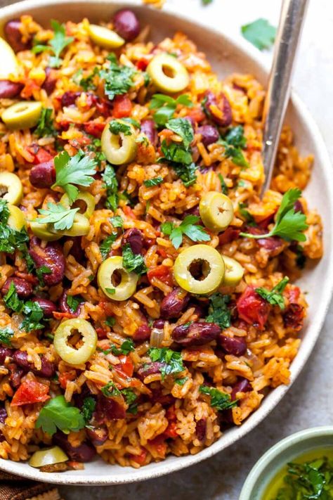 Rice With Capers, Spanish Rice Dinner Ideas, 1 Pot Meals, Spanish Rice And Beans, One Pot Rice Meals, Meal Vegetarian, Dishing Out Health, Nutritious Dinner, Rice And Beans Recipe