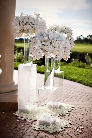 Beautiful Wedding Centerpiece, Elegant Wedding Centerpiece, Church Wedding Decorations, Newport Wedding, Clear Vases, Wedding Floral Centerpieces, Ceremony Decor, Aisle Decor, Wedding Flower Arrangements