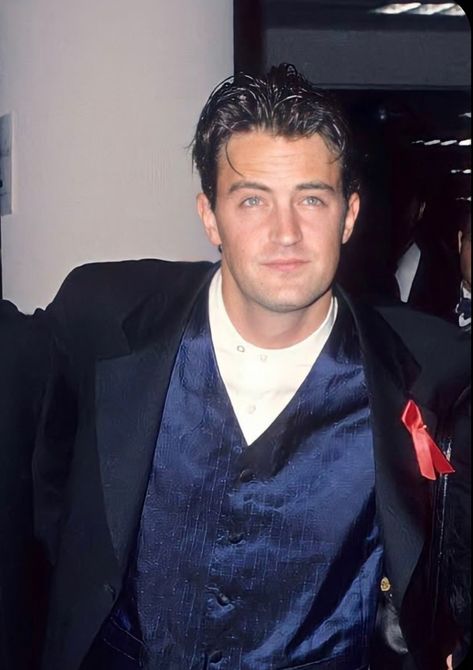 Matthew Perry Young, Matthew Perry Friends, Chandler Friends, 90s Actors, Friends Cast, Friends Moments, Chandler Bing, Matthew Perry, Fame Dr