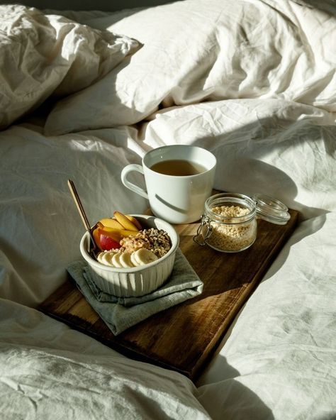 Image Aesthetic, Sweet Kitchen, Breakfast Tray, Cafe Lights, Breakfast Tea, Time To Eat, Breakfast Cake, Date Dinner, Breakfast In Bed