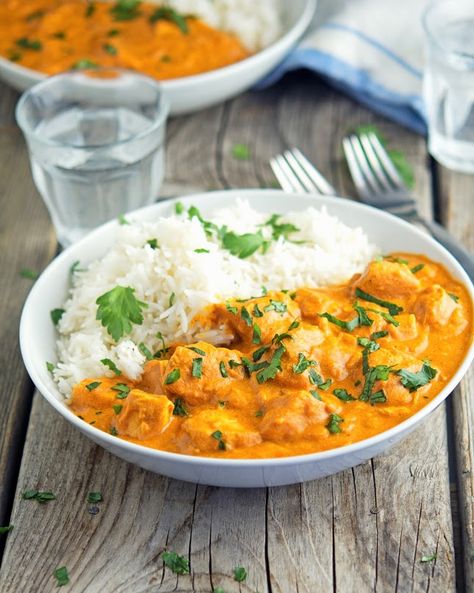 Easy Creamy Crock-Pot Chicken Tikka Masala - I lost my old favorite tikka masala recipe, but I won't lose this one! Holy smokes, this is delicious. Crock Pot Chicken, Chicken Tikka Masala, Masala Recipe, Chicken Tikka, Crock Pot Cooking, Tikka Masala, Chicken Curry, Crockpot Chicken, I Love Food