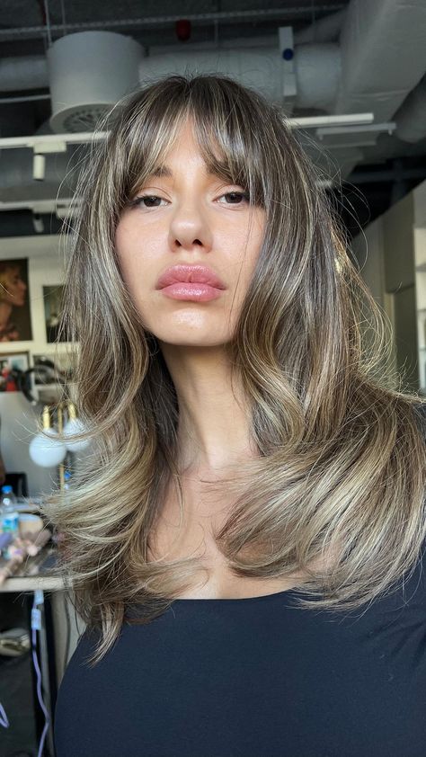 EdwardsAndCo Hair Salons on Instagram: “✨THIS IS YOUR SIGN ✨ Have you been thinking about it? It’s time to book in get wispy bangs and a 90’s layered haircut. The link is in our…” Blonde Balayage Wispy Bangs, Highlight Hair With Bangs, Balayage On Bangs, Highlighted Layered Hair, Brown Hair With Highlights With Bangs, Highlighted Hair With Bangs, Layered Hair Color Ideas, Brown Hair With Highlights Bangs, Bangs With Balayage