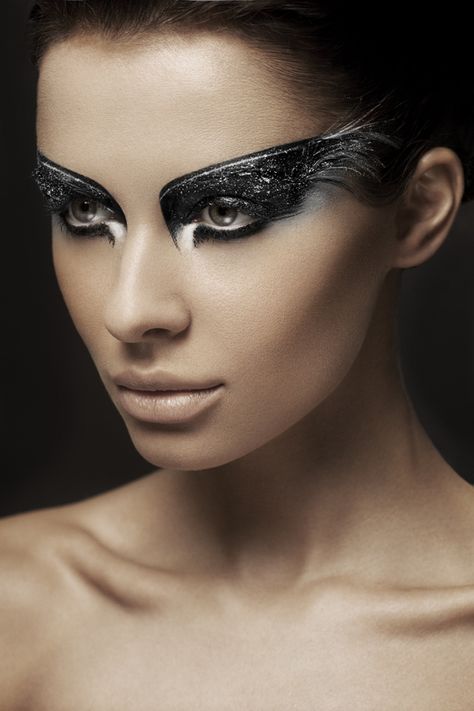 Łukasz Znojek - photography/beauty by Lukasz Znojek, via Behance Bird Makeup, Black And White Makeup, Black Swan Costume, Drag Make-up, High Fashion Makeup, Avant Garde Makeup, White Makeup, Glow Skin, Stage Makeup