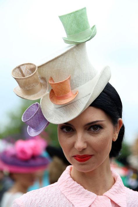 Tiny hats on a bigger hat. HATCEPTION. Crazy Hat, Mad Hat, Royal Ascot Hats, Hat Day, Ascot Hats, Mad Hatters, Crazy Hats, Trendy Hat, Kentucky Derby Hats