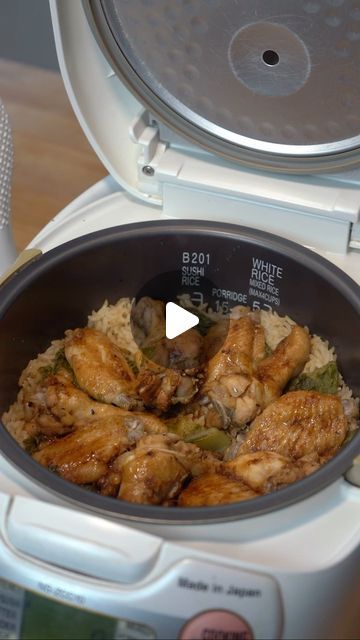 Rice Robot Recipes, Rice Cooker Recipes Chicken, Rice Cooker Meals, Rice In Rice Cooker, Sushi Co, Garlic Wings, Soy Chicken, Rice Cooker Recipes, Rice Cooker