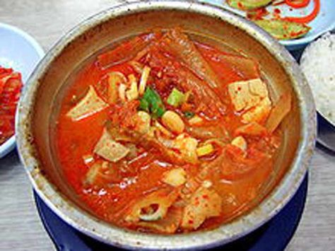 Kim Chee Soup, Jjigae Recipe, Kim Chee, Korean Kimchi, Japanese Curry, Kim Chi, Korean Dishes, Tuna Recipes, Hawaiian Food