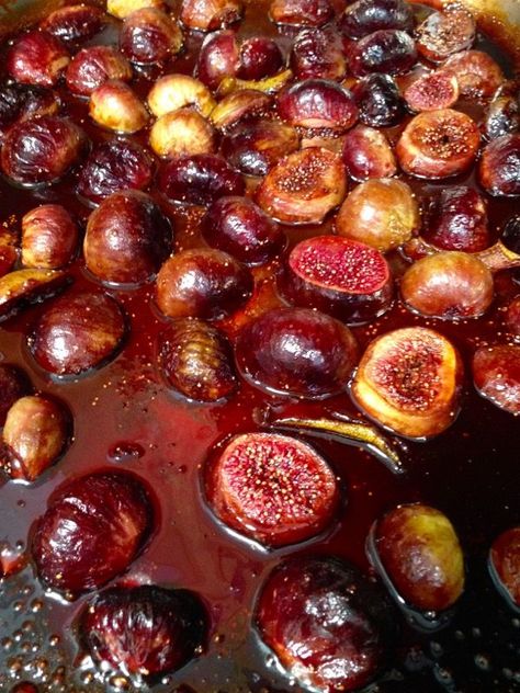 Balsamic Roasted Figs with Honey, Lemon & Vanilla , an exotic recipe for roasted figs, bathed in aged balsamic, wild honey, vanilla & citrus. Roasted Figs, Fig Trees, Honey Balsamic, Fig Recipes, Honey Sauce, Fresh Figs, Honey Roasted, Dessert Sauces, Honey Lemon