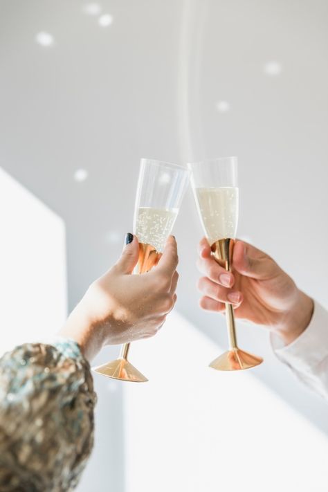 Two hands clink champagne glasses against a bright background. New Year Photoshoot, Merry Christmas Calligraphy, Santa Letter Printable, Hygge Christmas, Merry Christmas Ya Filthy Animal, Animal Christmas, Ideas Handmade, Filthy Animal, New Year Party