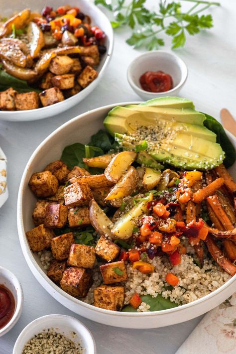 Veggies Bowls, Tofu And Veggies, Roasted Tofu, Nourish Bowls, Inflammation Recipes, Vegetarian Gluten Free, Raw Spinach, Competition Prep, Buddha Bowls