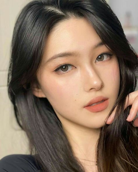 Makeup Ala Korea, Makeup Asia, Medium Long Haircuts, Korean Makeup Look, Light Makeup Looks, Korean Eye Makeup, Asian Eye Makeup, Elegant Makeup, Naha