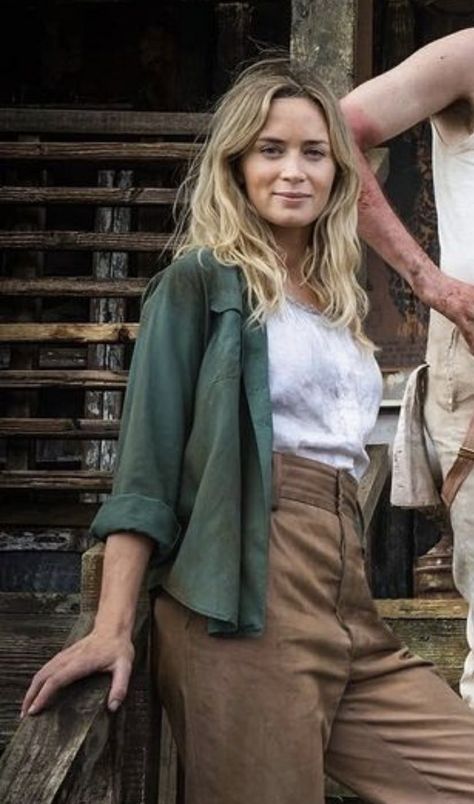 Dr Lily Houghton, Female Adventurer Aesthetic, Jungle Safari Outfit Men, Field Biologist Outfit, Archaeologist Aesthetic Outfit, Archeologists Outfit, Adventurer Outfit Female, Jungle Cruise Aesthetic, Archaeologist Outfit