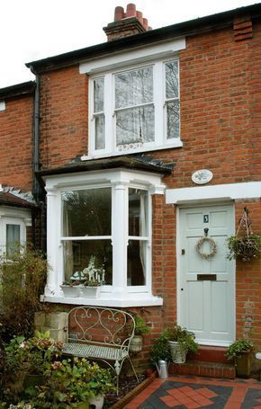 Victorian Terrace Exterior, Small Victorian Terrace Interior, Small Terraced House, Terrace Exterior, Garden Victorian, Victorian Terrace Interior, Terrace House Exterior, Exterior Garden, Victorian Porch