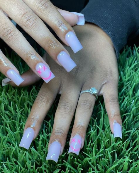 444 Nails Acrylic, Cute Simple Acrylic Nails Ideas, Medium White Acrylic Nails, Short Nails On Dark Skin, Drip Nails, Colored Acrylic Nails, White Acrylic Nails, Cute Acrylic Nail Designs, Glow Nails