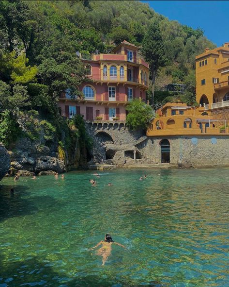 Villa In Italy Aesthetic, Italy Swimming Aesthetic, Italy Aesthetic Home, Aesthetic Italian House, Swimming In Italy Aesthetic, House In Italy Aesthetic, Italian House By The Sea, Old Italian Aesthetic House, Italian Colonial House