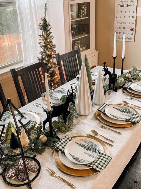 Christmas Dinner Table Settings, Štědrý Den, Christmas Dining Table Decor, Tafel Decor, Christmas Dining Table, Christmas Dinner Table, Christmas Table Centerpieces, Dinner Table Setting, Christmas Tablescape