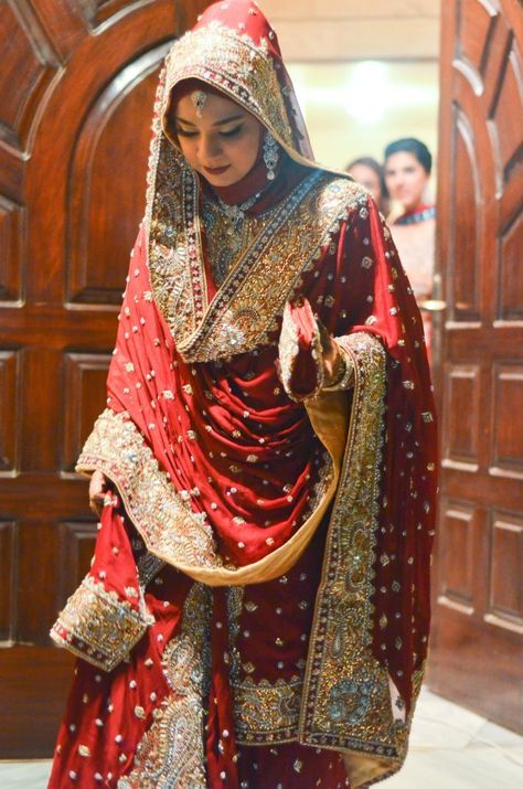 Hindu Fashion, Bridal Hijab Styles, Bride Hijab, Baju Kahwin, Dupatta Style, Muslim Brides, Bridal Hijab, Hijab Wedding Dresses, Delhi Wedding