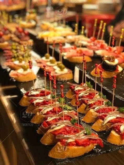 Tapas Bar Wedding, Tapas Night Aesthetic, Wine And Tapas Bar, Tapas Aesthetic Spain, Spanish Appetizers Tapas Party, Tapas Party Ideas, Spanish Wedding Food, Tapas Bar Design, Spanish Pinchos