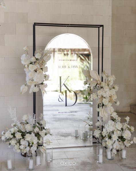 A Mirror Welcome Board is a great way to add to your wedding, let the guest taking pictures on your special day and let the world know! Wedding Mirror Guest Book, Mirror Wedding Backdrop, Modern Lux Wedding, Welcome Wedding Sign Entrance Mirror, Mirror For Wedding Decor, Wedding Welcoming Board, Mirror Welcome Sign Engagement, Wedding Welcome Sign Elegant, Wedding Welcome Sign Mirror With Flowers