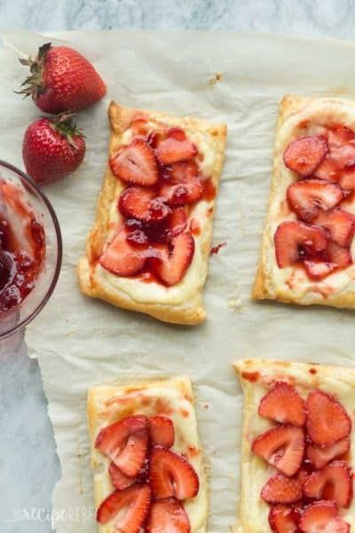 Strawberry Cream Cheese Puff Pastry, Strawberry Cream Cheese Dessert, Strawberry Cream Cheese Danish, Cream Cheese Danishes, Strawberry Puff Pastry, Cheese Danishes, Healthy Apple Desserts, Cream Cheese Danish Recipe, Cream Cheese Puff Pastry