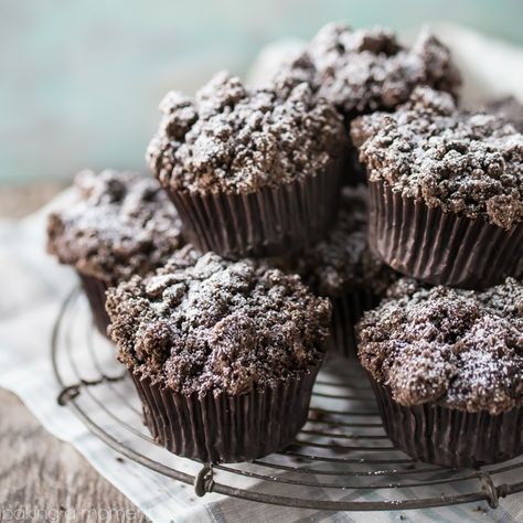 Double Chocolate Chip Muffins, Crumb Muffins, Chocolate Crumbs, Muffins Healthy, Healthy Videos, Muffin Streusel, Baking Muffins, Healthy Cake, Crumb Topping