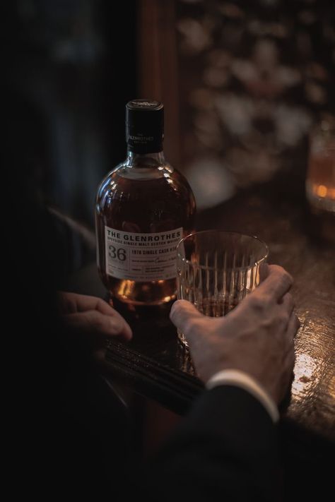 Whiskey Drinks Aesthetic, Whisky Aesthetic, Whiskey Aesthetic, Scottish Aesthetic, Tristan Caine, Cocktail Photography, Whisky Bottle, Whiskey Bar, Whiskey Gifts