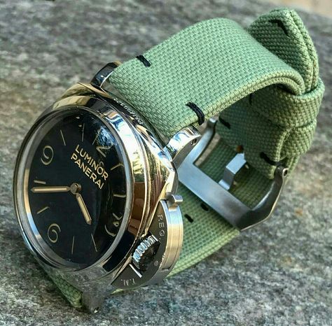 Green Textile, Best Looking Watches, Handmade Watch Strap, Amazing Watches, Living Styles, Watch Straps, Tic Tac, Watch Faces, Luxury Watches For Men