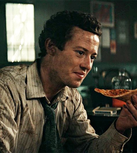 #josephquinn in #aquietplace #dayone #day1 #pizza A Quiet Place Day One Joseph Quinn, Eric A Quiet Place, Joseph Quinn A Quiet Place, A Quiet Place Day One, Joe Quinn, Beautiful Joe, A Quiet Place, Joseph Quinn, Jamie Campbell