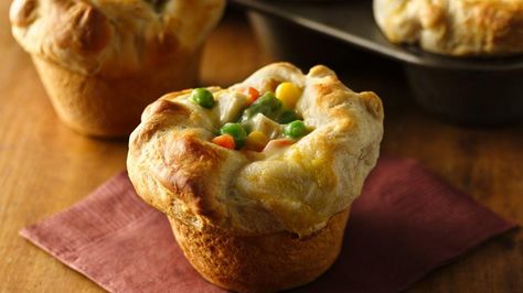 Chicken pot pie with just 4 ingredients?  It couldn't get any easier! Individual Chicken Pot Pies, Mini Pot Pies, Chicken Pot Pies, Mini Chicken Pot Pies, Hamburger Steak, Pot Pies Recipes, Pot Pies, Giada De Laurentiis, Chicken Pot Pie Recipes