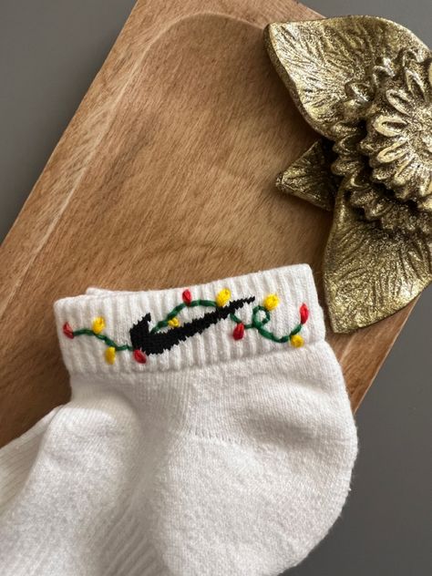 Embroidered Nike Socks Christmas, Nike Christmas Socks, Christmas Socks Embroidery, Sock Embroidery Ideas, Embroidered Nike Socks, Embroidered Socks Diy, Socks Embroidery, Embroidery Socks, Embroider Ideas