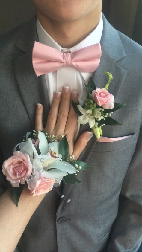 Pink Prom Looks For Guys, Chambelanes Outfits Pink, Chambelanes Outfits Quinceanera Pink, Quinceanera Court Outfits, Grey Suit Pink Tie, Prom Corsage White, Prom Bouquet Ideas, Chambelanes Outfits Quinceanera, Guys Prom Outfit